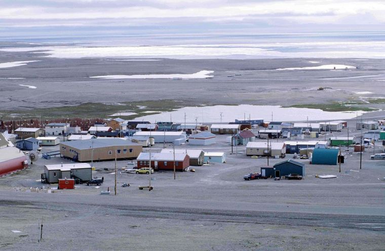 1200px-Resolute_Bay_1_1997-08-02