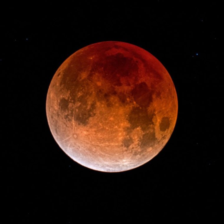 eclipse-lunar-1-31-2018-Eliot-Herman-Tucson-sq-e1517413083438